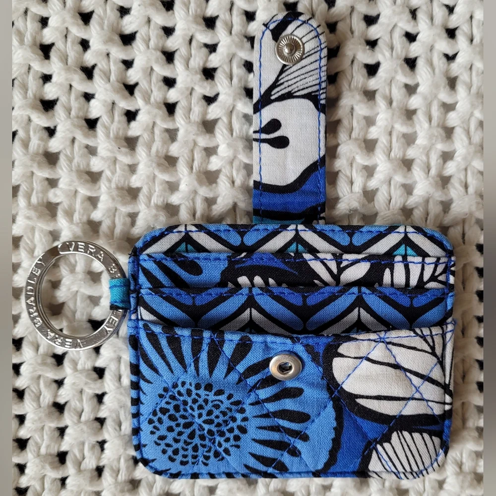 Vera Bradley Quilted Blue Bayou Floral/Herringbone Keychain Card Holder - Picture 4 of 11